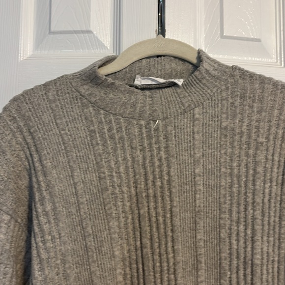 All in favor long sleeve mock neck grey sweater in size small NWOT - Picture 2 of 8